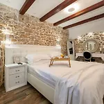 Casa Di Nikola Zadarvillas ポセダリェ