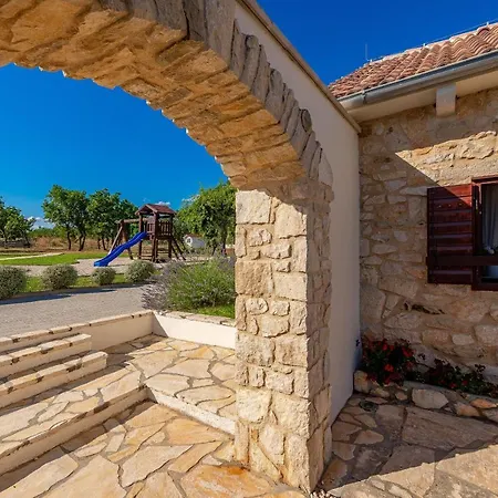 Casa Di Nikola Zadarvillas 珀塞达耶