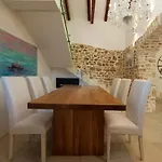 Nikola Villa *