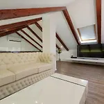 Nikola Villa