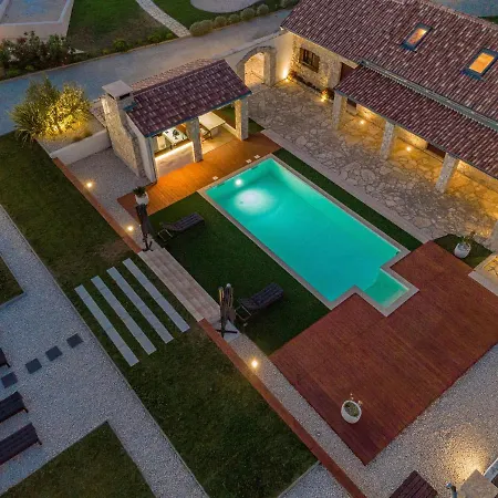 Casa Di Nikola Zadarvillas * ポセダリェ