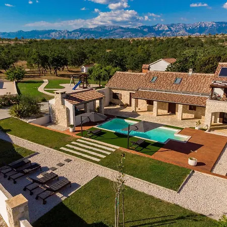 Casa Di Nikola Zadarvillas Вилла