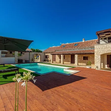 Casa Di Nikola Zadarvillas فيلة بوسيدارجي