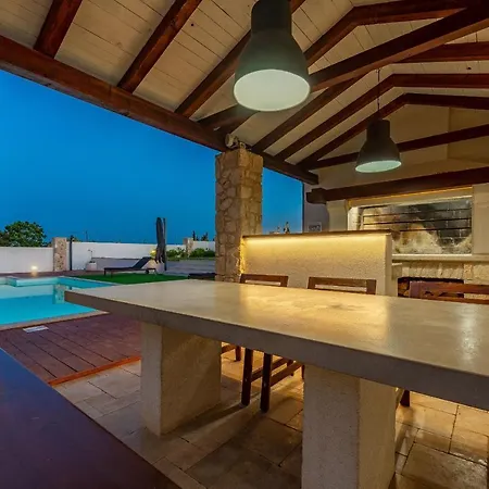 Casa Di Nikola Zadarvillas بوسيدارجي
