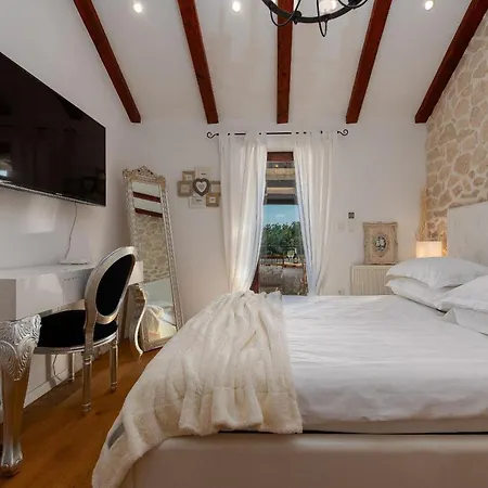 Casa Di Nikola Zadarvillas Вилла *