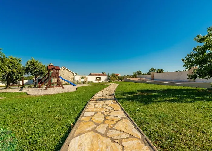 Casa Di Nikola Zadarvillas بوسيدارجي